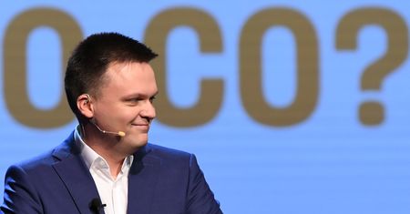 Szymon Hołownia i chytra sztuczka RODO. Zbiera dane osobowe swoich sympatyków i trzyma je... we własnym biurze