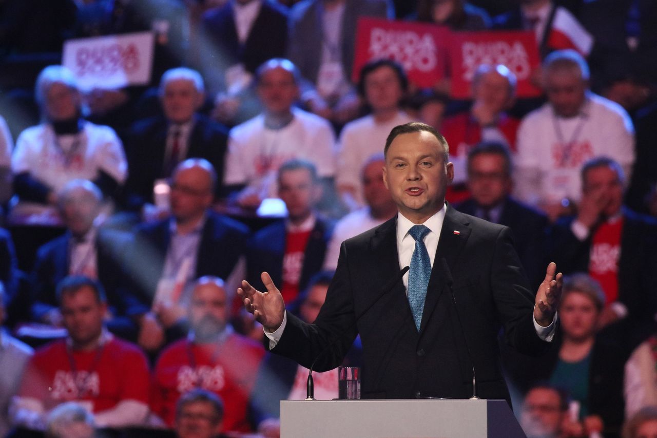 Wybory prezydenckie 2020. Sztab Andrzeja Dudy ukrył jego obietnice i slogany sprzed 5 lat