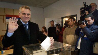 Jeden z przywódców nacjonalistów oddaje swój głos