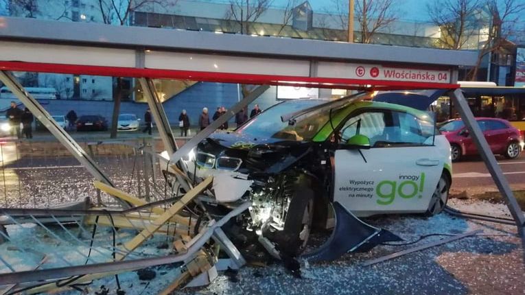 Warszawa. Wypadek na Żoliborzu. Dwie osoby w szpitalu