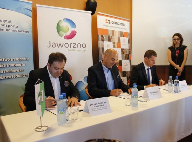 Podpisanie listu intencyjnego rozpoczynającego współpracę Jaworzna z Instytutem Transportu Samochodowego w Warszawie oraz firmą Comtegra S.A. 