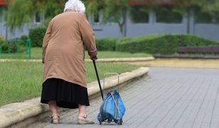 Dorosłe dzieci, które zajmują się rodzicami. Są ich pielęgniarkami, lekarzami i opiekunami