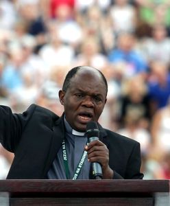 Polskie gwiazdy zapraszają na spotkanie z o. Bashoborą. Kim jest charyzmatyczny Ugandyjczyk?