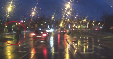 Cudem nie zabił kobiety na oczach policjantów. Kierowca z Dolnego Śląska stracił prawo jazdy