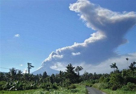 Wulkan grozi erupcją - ewakuowano tysiące ludzi