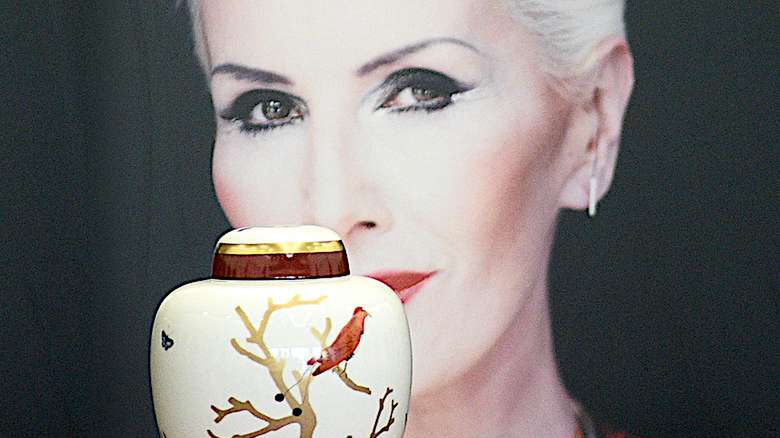 Kora grób kontrowersje