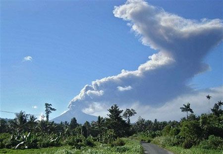 Wulkan grozi erupcją - ewakuowano tysiące ludzi