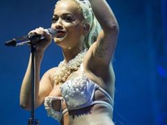 Rita Ora w nieudanej stylizacji