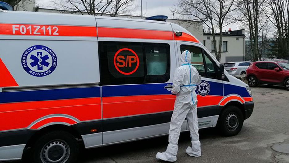 Koronawirus w Polsce. Sanepid poszukuje dwóch pasażerów autobusu z Niemiec. "Dmuchanie na zimne"