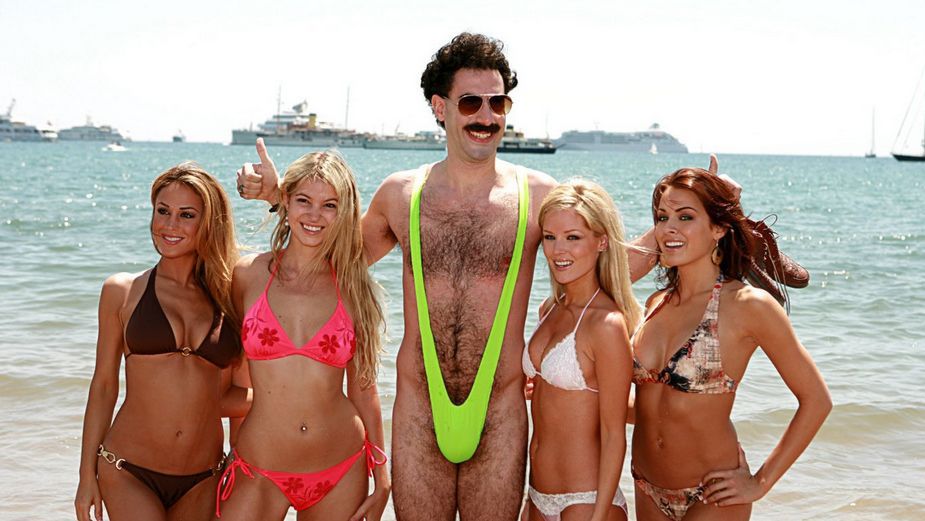 Sacha Baron Cohen w mankini (kadr z filmu "Borat")