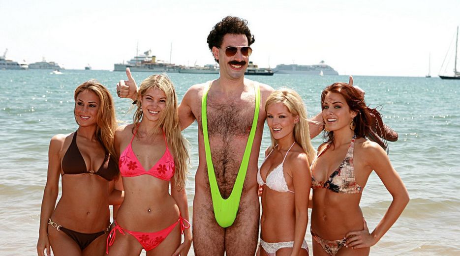 Sacha Baron Cohen w mankini (kadr z filmu "Borat")
