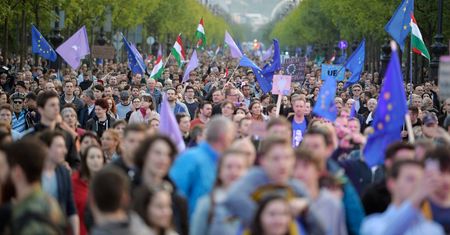 Węgry: wielotysięczna demonstracja przeciwko polityce Orbana