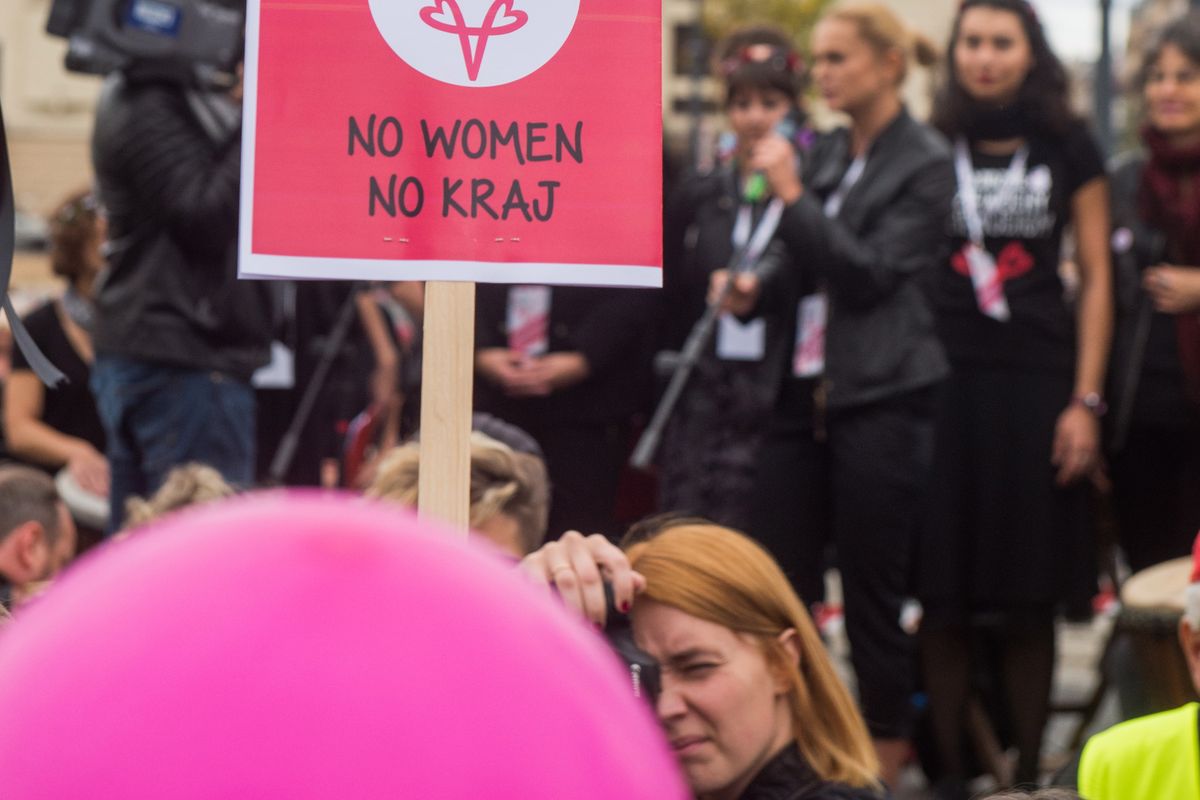 "Aborcja jest OK" - mówią "Wysokie Obcasy". To krok za daleko - w stronę feministycznego nazizmu