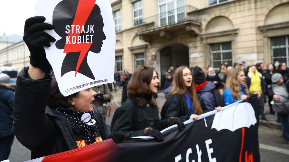 Ogólnopolski Strajk Kobiet przy Metrze Świętokrzyska w Warszawie. 23 marca 2018 r.