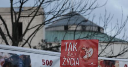 Komisja sprawiedliwości poparła całkowity zakaz aborcji. Kontrowersje wokół przebiegu obrad