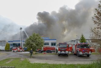 Pożar zakładu Iglotex na Pomorzu. Trwa wypalanie amoniaku. Ewakuowano mieszkańców pobliskiego osiedla