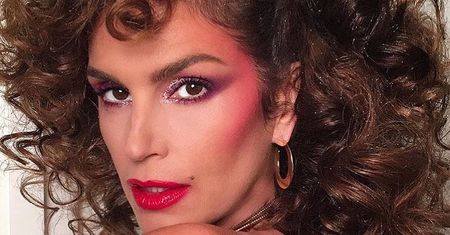 Zjawiskowo piękna mimo upływu lat. Cindy Crawford wciąż zaskakuje