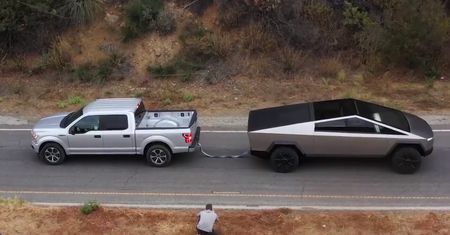 Tesla Cybertruck kontra Ford F-150. Elon Musk chwali się nowym testem
