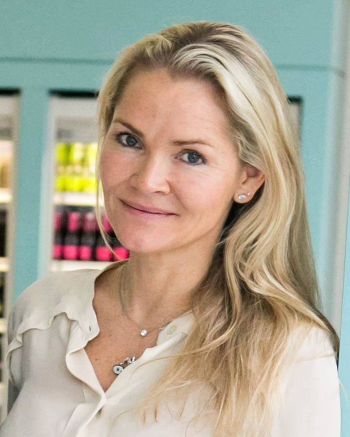 Christina Knudsen, córka Rogera Moore'a 