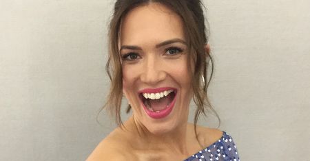 LOOK OF THE DAY: Mandy Moore w stylu retro