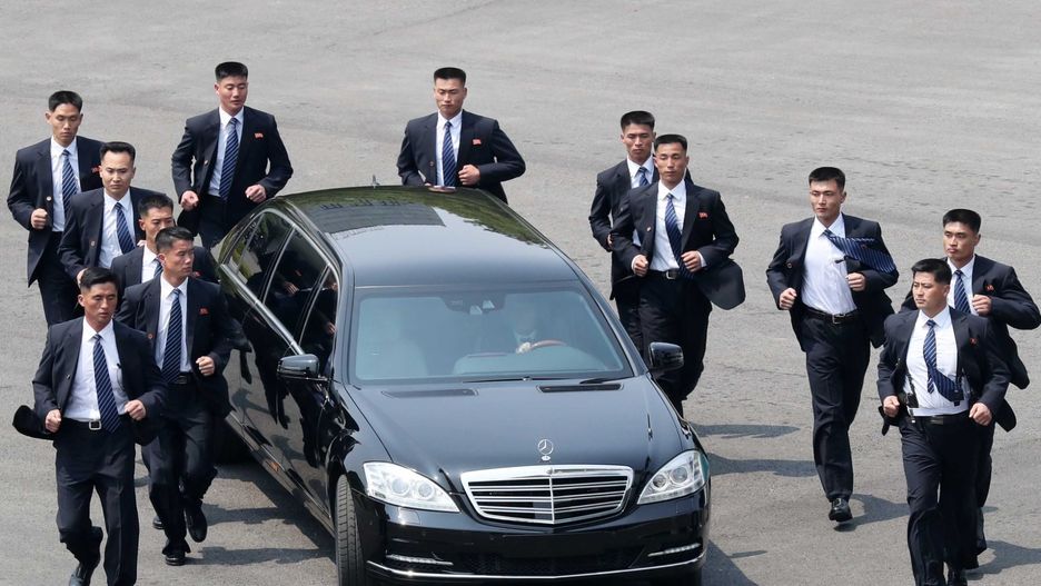 Kim Dzong Un z ochroną w czasie spotkania z prezydentem Korei Południowej 