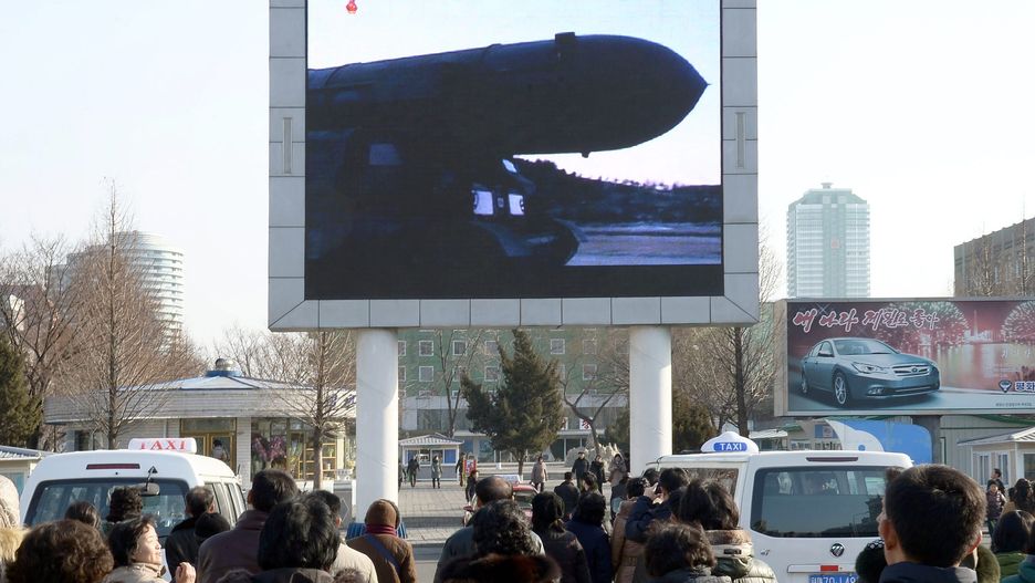 Propaganda reżimu przedstawia próby rakiet balistycznych jak element przygotowań do obrony przed atakiem USA.