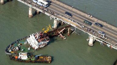 Tajfun zatopił też statki