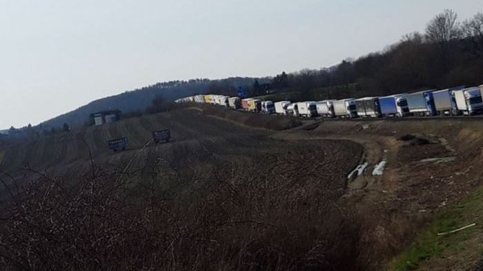 Kierowcy na przejściach z Niemcami i Czechami muszą stać nawet kilkanaście godzin