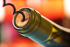 Jak otworzyć wino bez korkociągu. Praktyczne sposoby