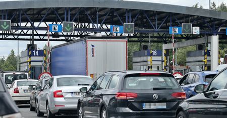Rośnie korek na A4. Kierowcy stoją w kolejce do bramek