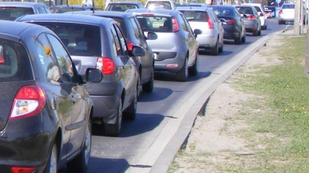 Utrudnienia występują na krajowej drodze nr 8 w kierunku Kudowy-Zdroju.