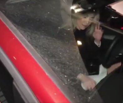 Atak na Magdalenę Ogórek przed siedzibą TVP Info. Ryszard Czarnecki wyszedł z propozycją