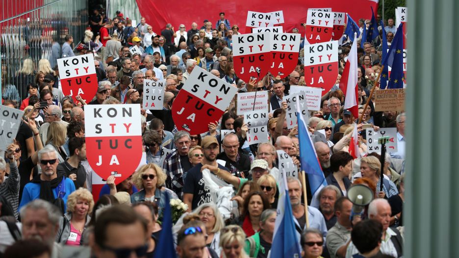 Środa 4 lipca. Demonstracja w obronie sądów przed siedzibą Sądu Najwyższego