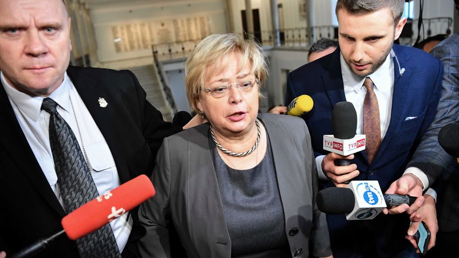 KRS i sędziowie Izby Dyscyplinarnej kontra I prezes SN prof. Małgorzata Gersdorf