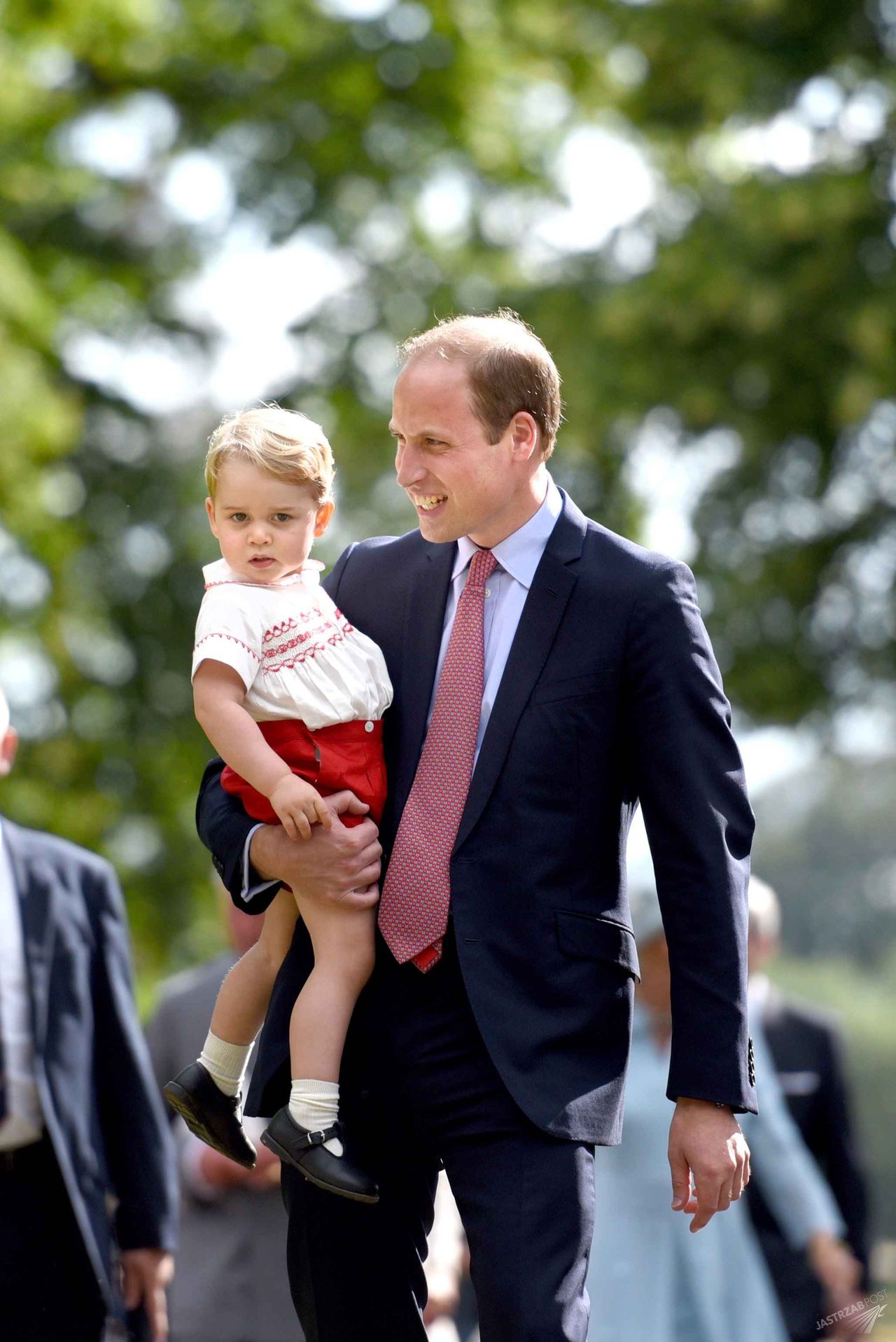 Zdjęcie z chrzcin księżniczki Charlotte - książe Jerzy i książę William