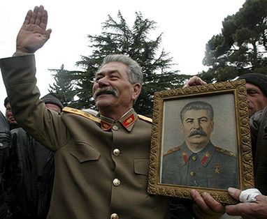 Pomnik Stalinowi na urodziny