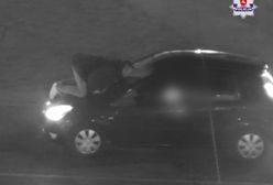 Niecodzienna sytuacja w centrum Lublina. Mężczyzna całował szybę samochodu