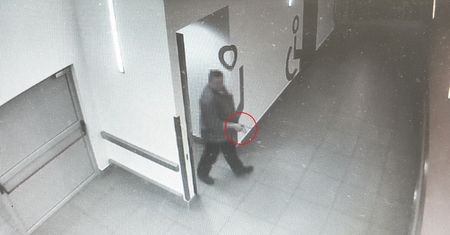 Poszukiwania zegarka z autografem Kubicy. Właściciel zostawił go w galerii