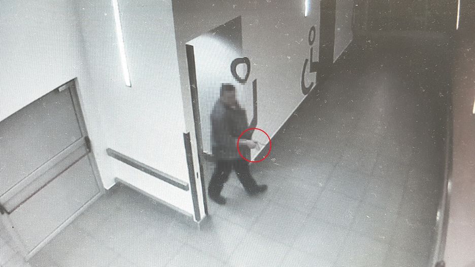 Policja poszukuje mężczyzny, który ukradł zegarek z autografem Roberta Kubicy