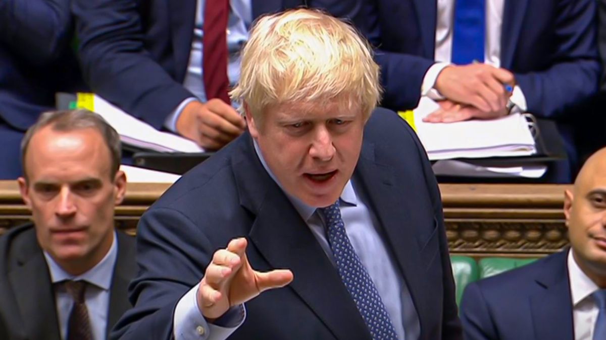 Za dalszą pracą nad umową Johnsona opowiedziało się 329 posłów, przeciw niej było 299.