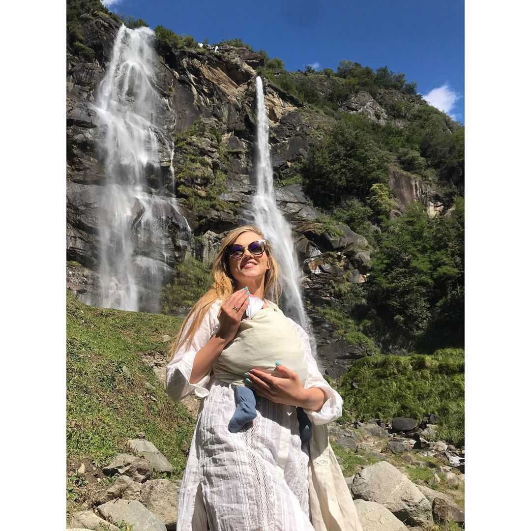 Agnieszka Kaczorowska z dzieckiem