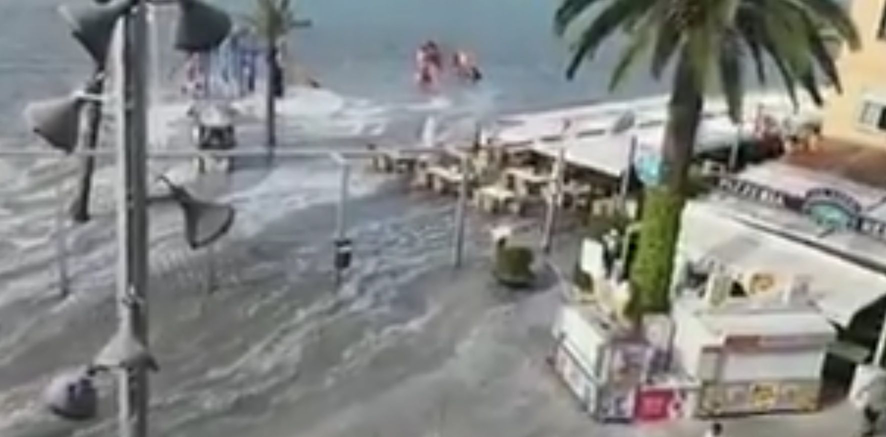 Turysta utonął na oczach rodziny po tsunami na Majorce