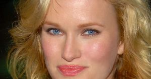Nicholle Tom