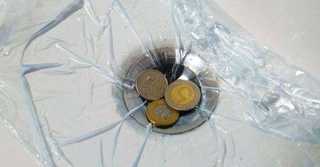 Umieść monety w hotelowym zlewie. Z tego sprytnego triku korzysta sporo turystów