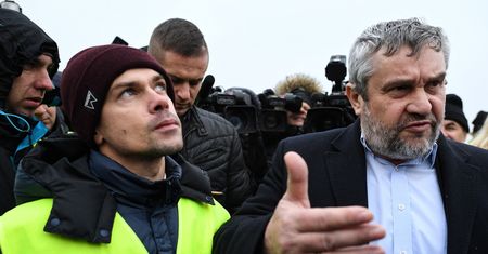Korki na A2 - Rolnicy blokują autostradę i żądają spotkania z Morawieckim. Ogromne utrudnienia na drodze