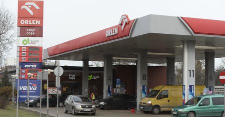 Wstrzymanie dostaw ropy z rurociągu "Przyjaźń". Orlen i Lotos uspokajają klientów