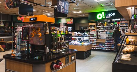 Hot-dogi z Orlenu popularniejsze niż z Żabki