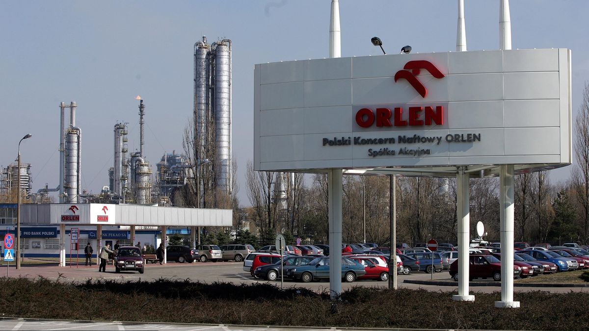 Płomień po awarii w zakładzie produkcyjnym PKN Orlen "sukcesywnie zmniejszany"