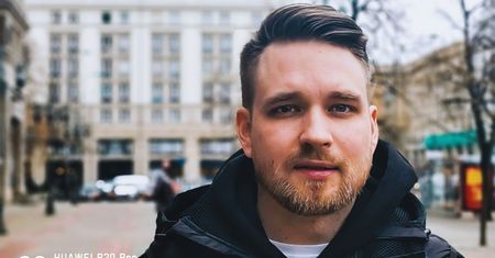 Rafał Orłoś nie chciał być telewizyjnym showmenem. Zarabia na muzycznej scenie