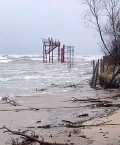 Alert pogodowy. Zalane plaże i porty. Śnieg na południu i w centrum